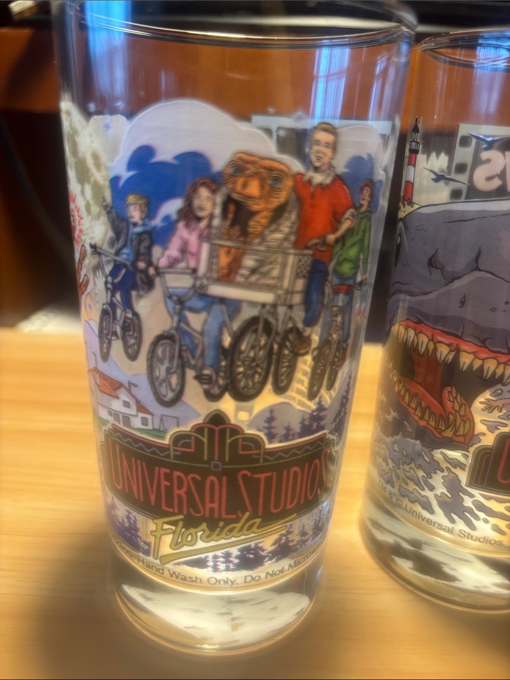 1990 Jaws & E.T. Universal Collector Glasses - Picture 2 of 8